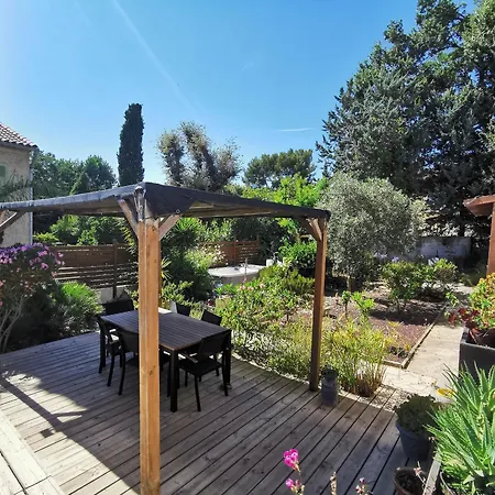 Bas De Avec Jardin, Piscine Et Jacuzzi 펜션 *