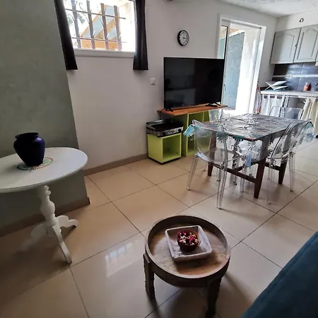 度假居 Bas De Avec Jardin, Piscine Et Jacuzzi *